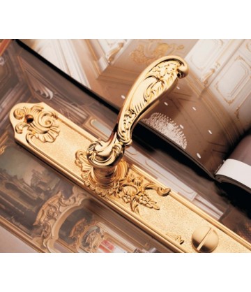 Ручка дверная на планке ARCHIE GENESIS FLOR S. GOLD OL, сантехническая (с фиксатором WC), матовое золото